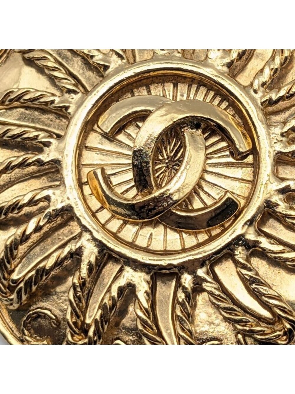 Chanel Brooch CC Logo Gold Sun Round Vintage - Picture 3 of 6